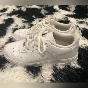 White Nike Air Force Ones Size 6.5 Kids/8.5 women’s